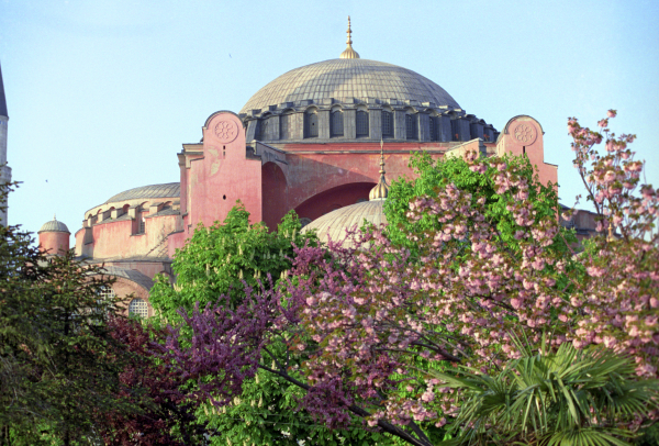 Митрополит Иларион: Любые попытки изменить нынешний статус храма Святой Софии приведут к нарушению сложившихся в Турции межрелигиозных балансов 