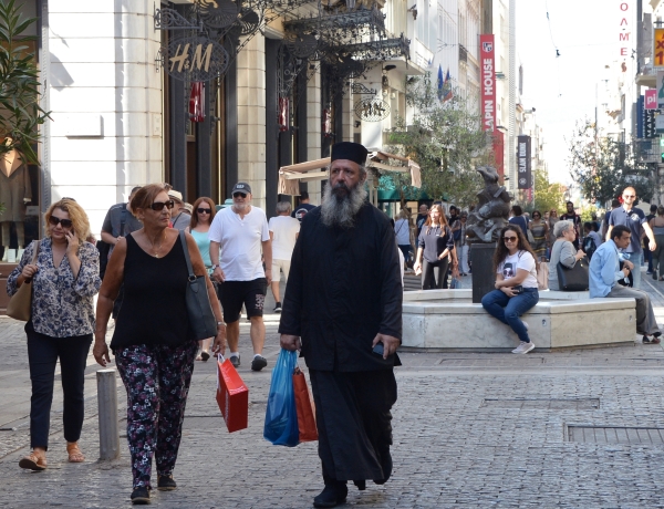 Люди на улице Эрму, Афины