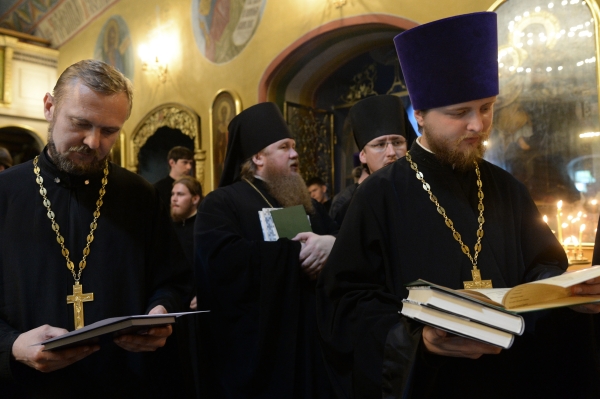 Священнослужители на церемонии по случаю выпуска семинаристов Московской духовной академии в Сергиевом Посаде