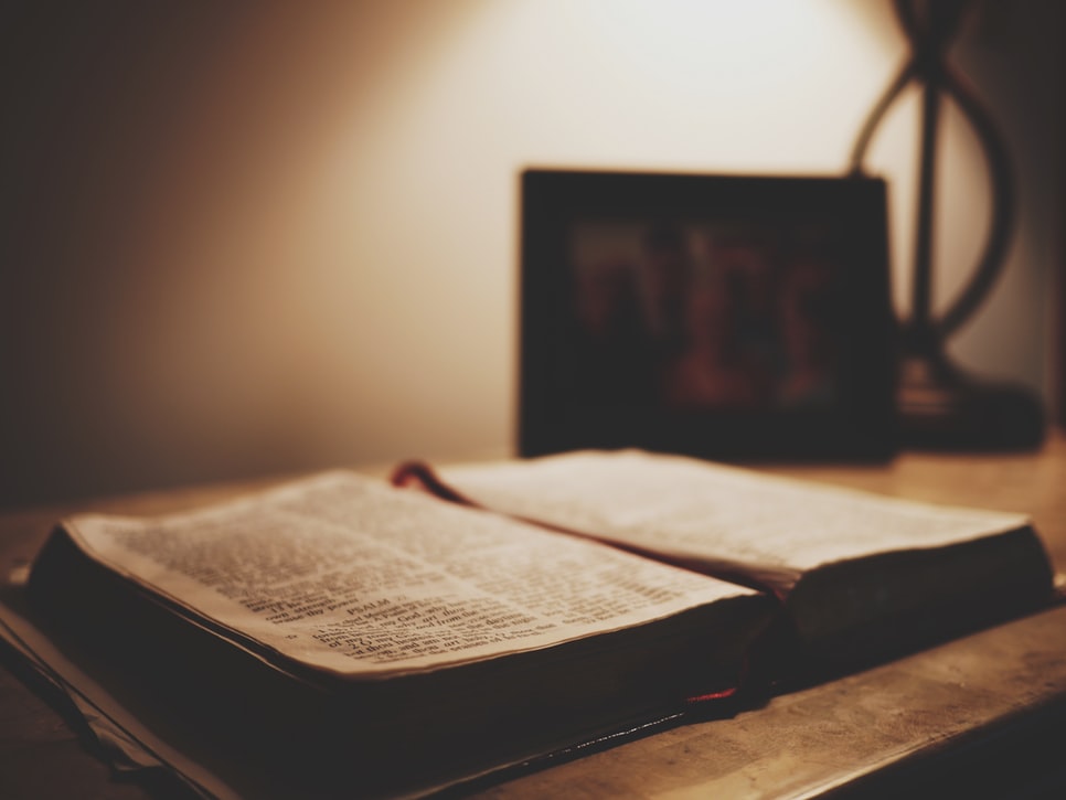Митрополит Иларион: Библия должна быть настольной книгой не только для верующего, но и для неверующего человека 