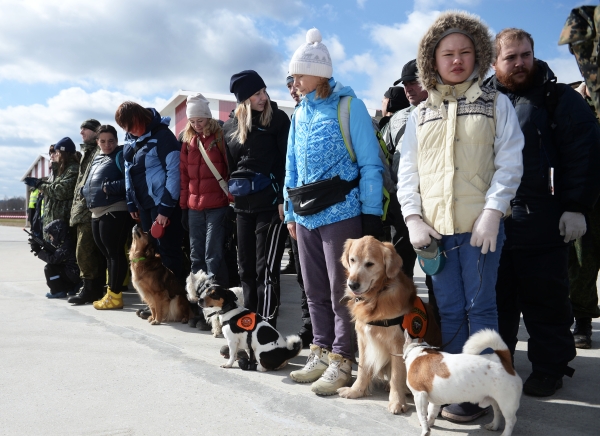 Сотрудники добровольного поисково-спасательного отряда 