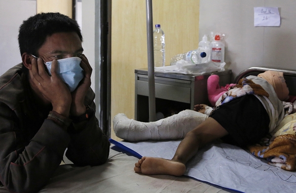 Пострадавший от землетрясения в госпитале Бир в Катманду в Непале