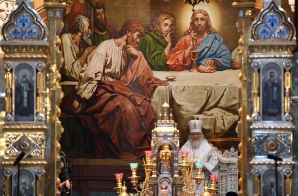 Патриарх Московский всея Руси Кирилл во время Божественной литургии с чином великого освящения воды в Крещенский сочельник