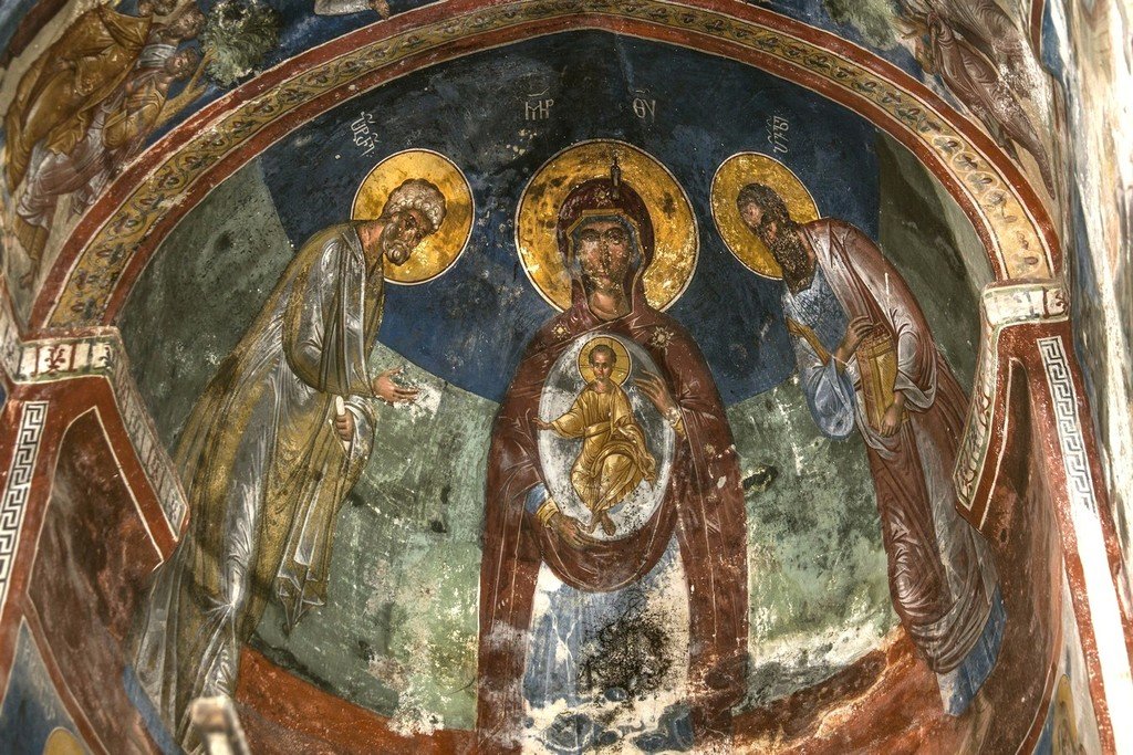 Богоматерь Никопея с предстоящими Апостолами Петром и Павлом. Фреска церкви Святого Георгия в монастыре Гелати, Грузия