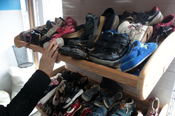 Детская обувь в Центре благотворительной помощи «Екатерининский» в Симферополе