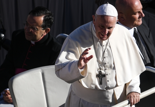 Папа Римский запустил приложение «Кликни и молись» 