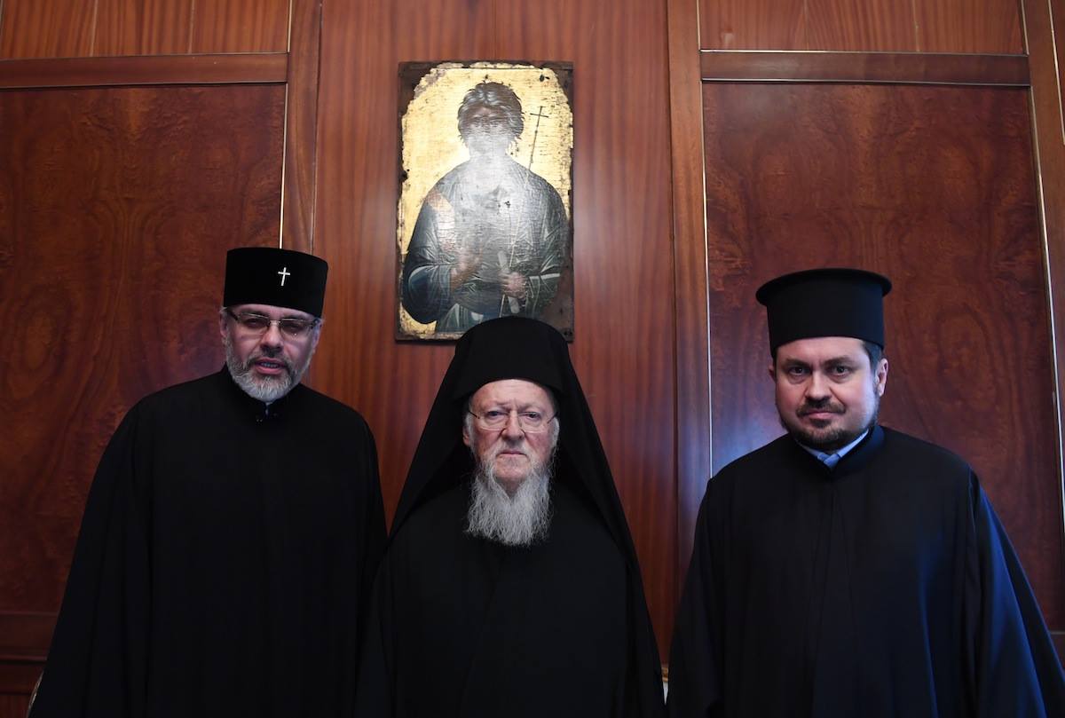 Патриарх Константинопольский Варфоломей на встрече со своими экзархами на Украине архиепископом Даниилом и епископом Иларионом