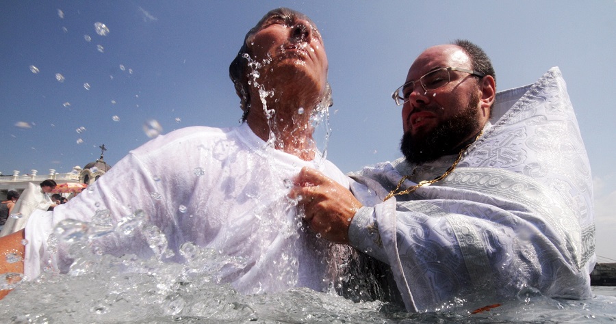Массовое крещение в Черном море