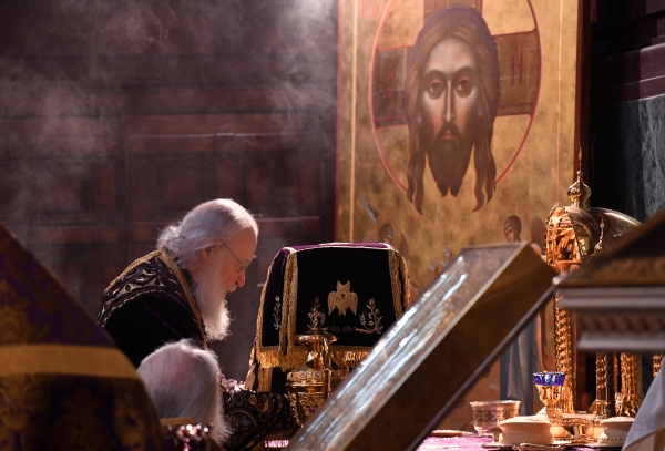 Патриарх Московский и всея Руси Кирилл проводит богослужение в храме Христа Спасителя