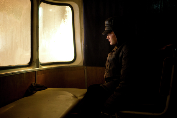 Бездомный в автобусе православной службы помощи 