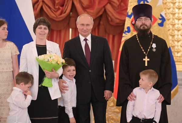 Президент РФ Владимир Путин вручил ордена 