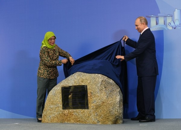 Президенты России и Сингапура заложили камень в основание Российского культурного центра 